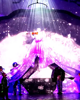 Cirque Musica Holiday Wonderland Whitewater