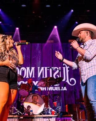 Justin Moore Lake Delton
