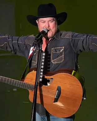 Tracy Lawrence Lake Delton